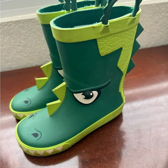 🎄3/$15 Green Kids Rain Boots - Picture 2 of 5